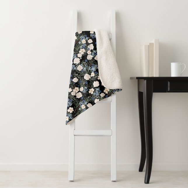 Wildblumen mit Blumenwasser Rosa blaue Blätter Sherpadecke (Beispiel)