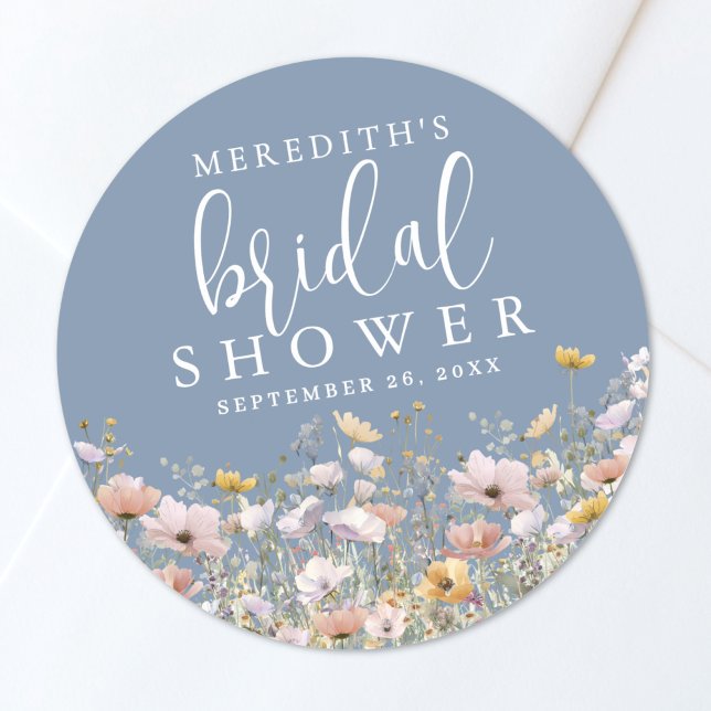 Wildblumen-Staubblauer Brautdusch Runder Aufkleber (Wildflower Dusty Blue Bridal Shower Classic Round Sticker)