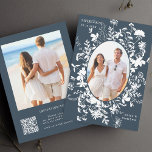 Wildblumen Weiße Silhouette 2 Foto Hochzeit Marine Save The Date<br><div class="desc">Diese elegante Hochzeitseinladung Save the Date bietet eine wunderschöne Silhouette mit weißen Wildblumen als ovales Rahmen mit einem Foto. Für eine weiter gehende Anpassung dieses Designs klicken Sie bitte auf den BUTTON BLAU DESIGN TOOL oben! Matching-Elemente sind ebenfalls verfügbar.</div>