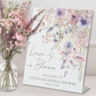 Wildblumenliebe in voller Blüte Florale Hochzeitsd Sockelschild