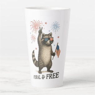 Wilde, aber freie Feuerwerke Wilde Raccoon 4. Juli Milchtasse