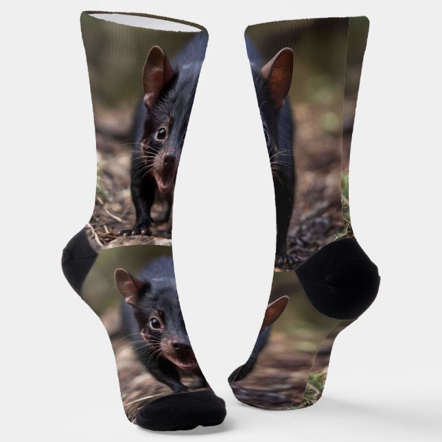 Wilde Anfänge: Der junge Tasmanische Teufel Socken (Gewinkelt)