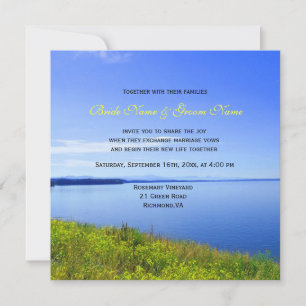 Wilde Blume und Einladungen zur Hochzeit am See