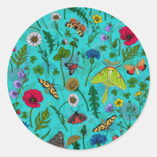 Wilde Blume und Motten auf aquamarin Runder Aufkleber