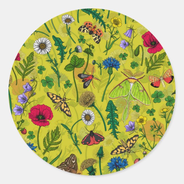 Wilde Blume und Motten auf Grün Runder Aufkleber (Vorderseite)