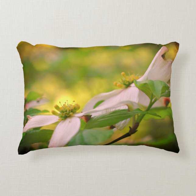 Wilde Dogwood-Blume blüht Dekokissen (Vorderseite)