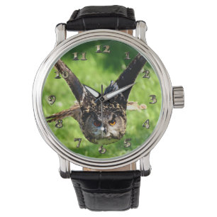 Wilde Eagle-Eule im vollen Flug Armbanduhr