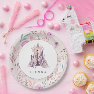 Wilde Geburtstagsparty mit einem Teepe Pappteller