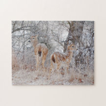 Wilde Hirsche im Schnee mit Baumpuzzle