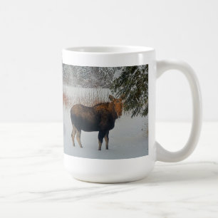 Wilde kanadische Elchkühe im Winterschnee IV Kaffeetasse