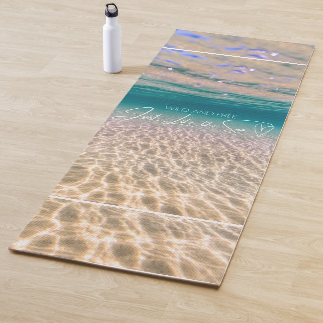 Wilde Meeresböden und freier Sommer-Strand Yogamatte (Beispiel)