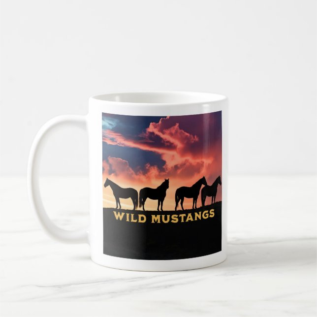 Wilde Mustangs am Horizont, Geschenk für Pferde, a Kaffeetasse (Links)