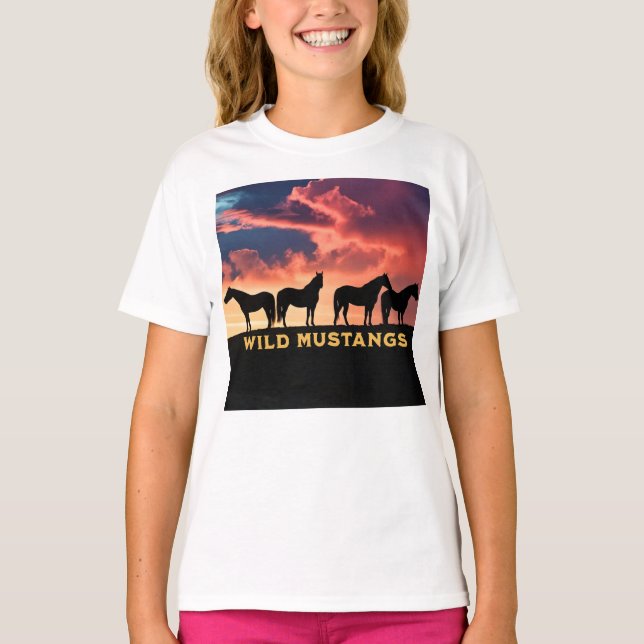 Wilde Mustangs am Horizont T-Shirt (Vorderseite)