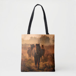 Wilde Pferde: Begegnung mit einem intensiven Blick Tasche