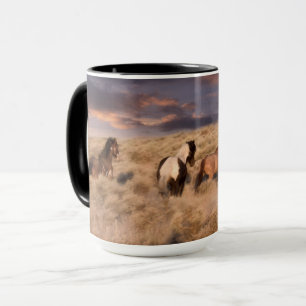 Wilde Pferde laufen Tasse
