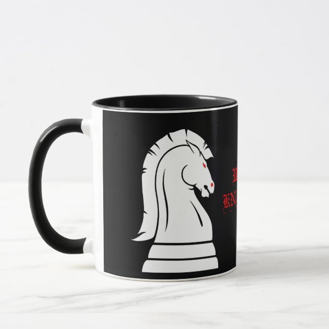 Wilde Ritter schwarz u. weiße Schach-SchulTasse Tasse (Links)