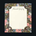 Wilde Rose Blumengarten Personalisiert Notepad Notizblock<br><div class="desc">Dieses hübsche Notizbuch, das sich perfekt für die Organisation, Erstellung von Listen oder als persönliches Journal eignet, wird von skurrilen Rose, Beeren und Blüten in trendiger Koralle, Blau und Aqua Blau geschmückt. Personalisiert mit der Überschrift und dem Namen auf der Vorderseite. Mit einem kontrastierenden, tiefen, dunkelbraunen Hintergrund, der ihm ein...</div>