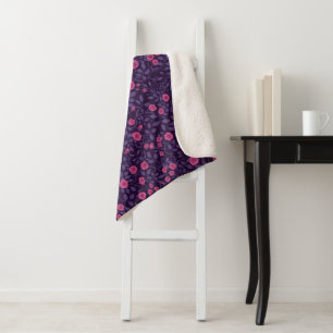 Wilde Rose in Rosa und lila Sherpadecke