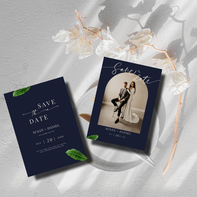 Wilde tropische Blätter und modernes Hochzeitsarsc Save The Date (Von Creator hochgeladen)