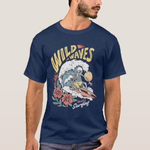 Wilde Waves Skelett auf einem Surfboard T-Shirt