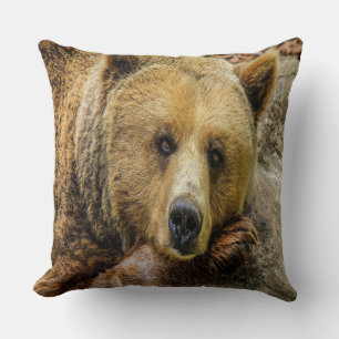 Wilder Braunbär Kissen