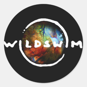Wilder Schwimmenaufkleber Runder Aufkleber