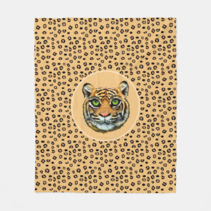 Wilder Tigerkopf auf Tigerfellmuster Fleecedecke