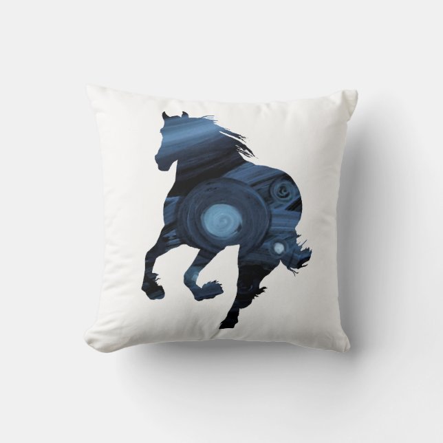 Wildes Pferd im blauen Wurfs-Kissen Kissen (Vorderseite)