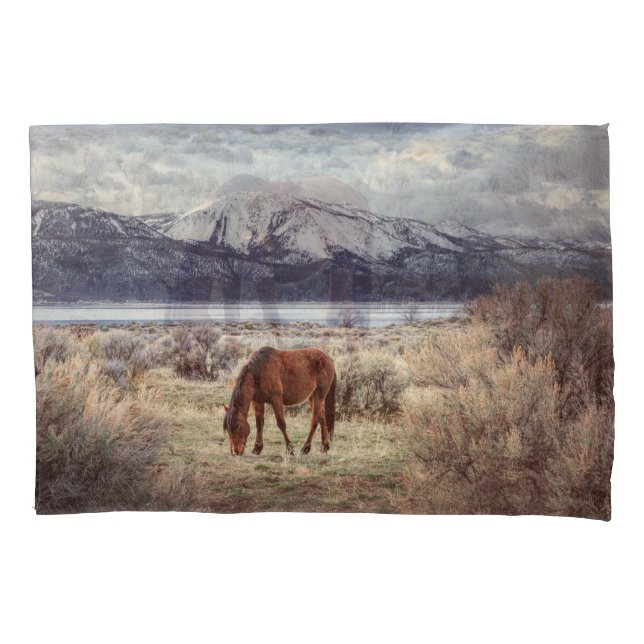 Wildes Pferd: Nevada Winterlandschaft. Kissenbezug (Vorderseite)