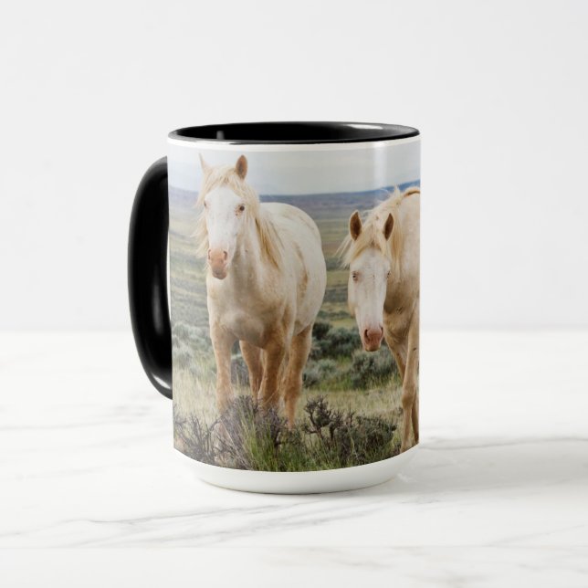 Wildes Pferd Roaming auf dem Priaire von Cody Tasse (Vorderseite Links)