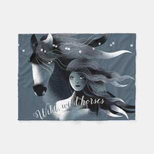 Wildes Pferd und ein Mädchen Fleecedecke