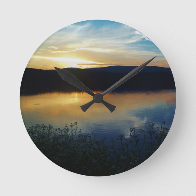 Wildflower, Blue sunset Runde Wanduhr (Vorderseite)