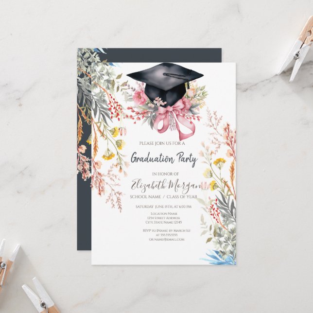Wildflower Meadow Grad Cap Pink Bow Graduation Einladung (Vorderseite/Rückseite Beispiel)