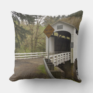 Wildkatzenbrücke, Lane-Landkreis, Oregon Kissen