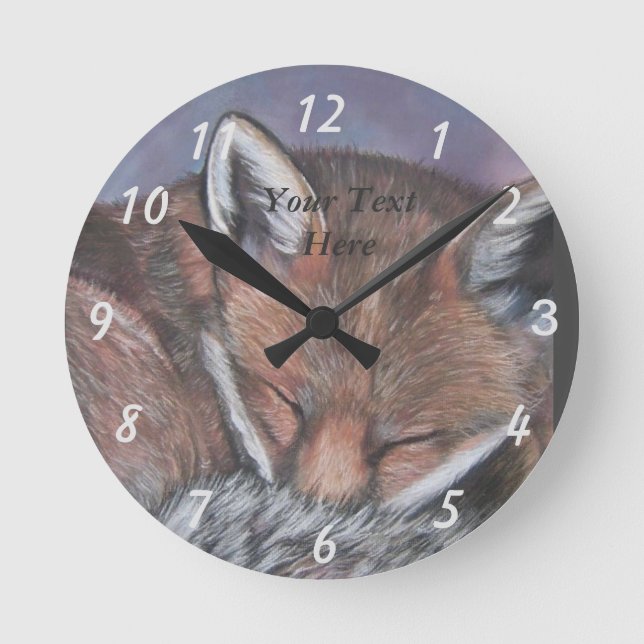 wildlife realist  painting of sleeping red fox runde wanduhr (Vorderseite)