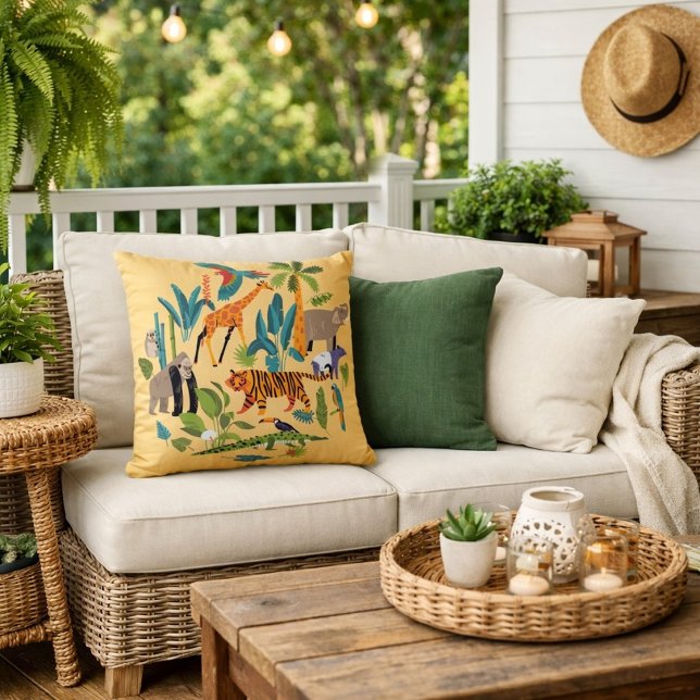 Wildlife Throw Kissen (“A safari of color and comfort.”)