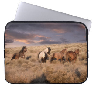 Wildpferde laufen laptopschutzhülle