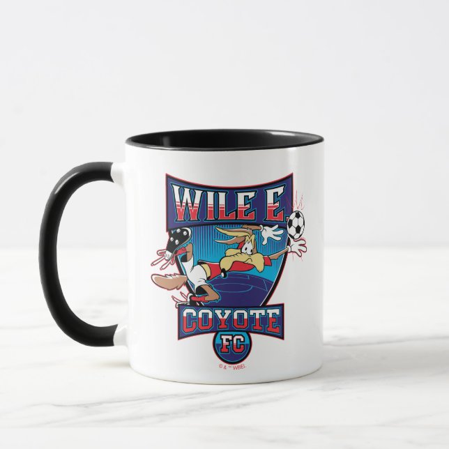 WILE E. COYOTE™ Football Club Badge Tasse (Links)