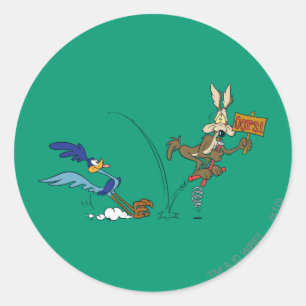 WILE E. COYOTE™ und ROAD RUNNER™ Hüpfstock Runder Aufkleber