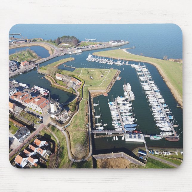 Willemstad in Nederland met moderne haven. Mousepad (Vorne)