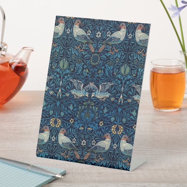 William Morris Blue Birds Tapestry Classic Sockelschild (In Situ)