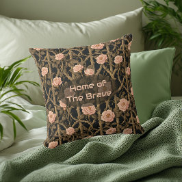 William Morris Chic Rose Trellis Home of the Brave Kissen