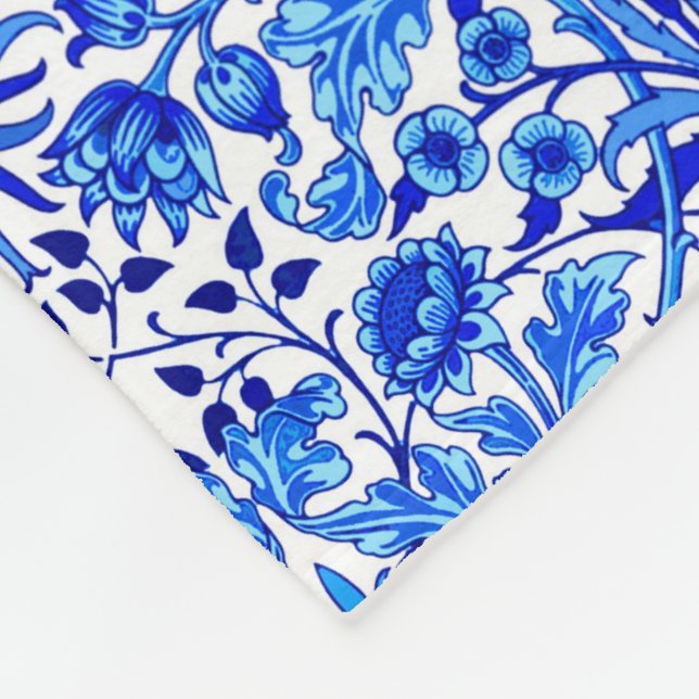 William Morris Hyacinth Print, Cobalt Blue & White Fleecedecke (Ecke)