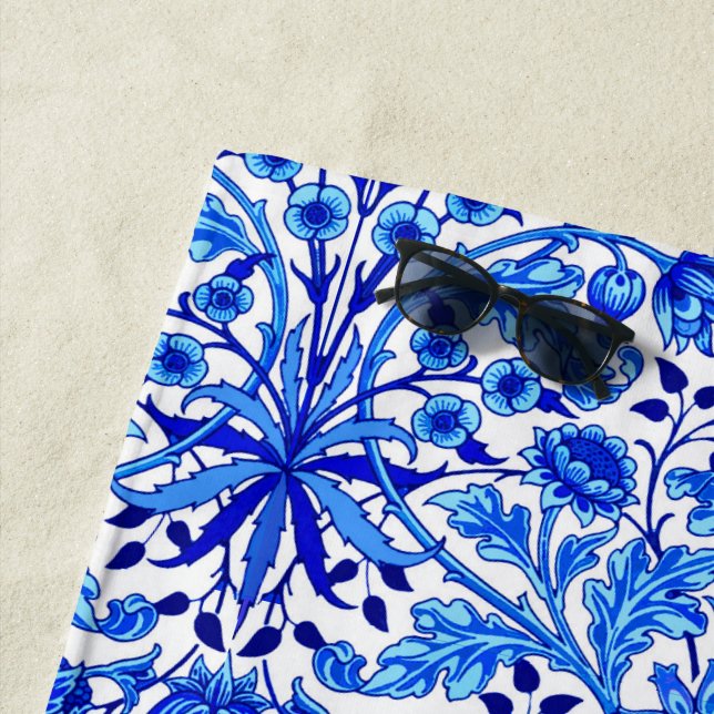 William Morris Hyacinth Print, Cobalt Blue & White Strandtuch (Beispiel)