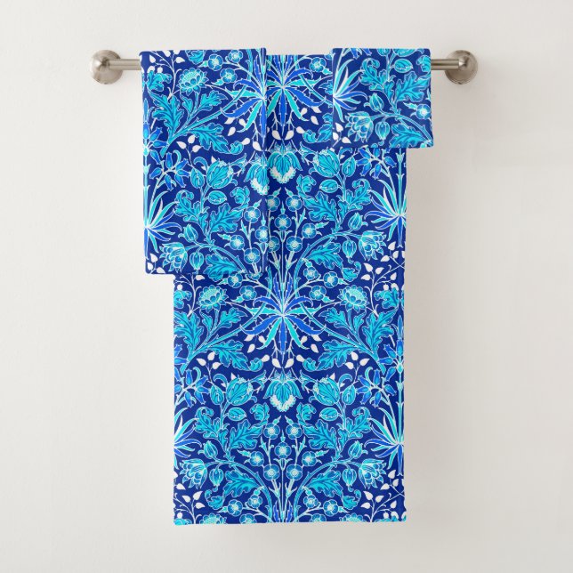 William Morris Hyacinth Print, Navy & Cobalt Blue Badhandtuch Set (Insitu)