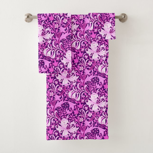 William Morris Iris und Lily, Amethyst Lila Badhandtuch Set (Insitu)