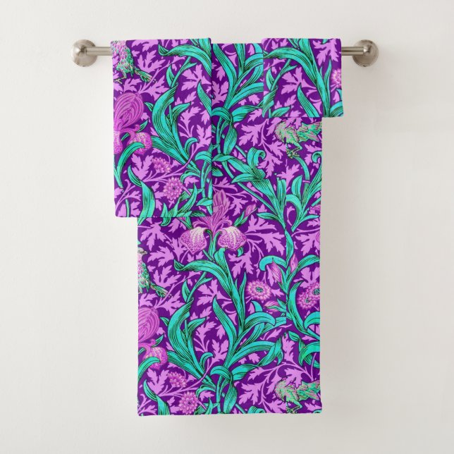 William Morris Irises, Amethyst Lila Badhandtuch Set (Insitu)