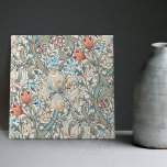 William Morris Lily Art Nouveau Floral Pattern Cer Fliese<br><div class="desc">William Morris Lily Pattern Design. William Morris war ein englischer Textil-Designer, Künstler, Schriftsteller und Sozialist, der mit der Pre-Raphaelite Brotherhood und British Arts and Crafts Movement assoziiert war. Er gründete eine Designfirma in Partnerschaft mit dem Künstler Edward Burne-Jones und dem Dichter und Künstler Dante Gabriel Rossetti. Dieses wunderschöne Jugendstil-Kunstmuster besticht...</div>