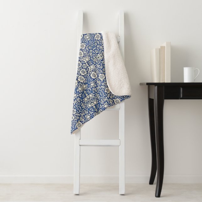 William Morris Mallow Blume Floral Blue White Sherpadecke (Beispiel)