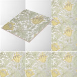 William Morris Vintag Anemone Floral Pattern Fliese<br><div class="desc">Dies ist ein digital erweiterter Druck, der aus einem antiken anemonischen Blumenmuster-Design des von William Morris gegründeten Unternehmens abgeleitet wurde. William Morris war Dichter, Romancier, Textilingenieur und eine wichtige Figur der britischen Kunsthandwerksbewegung. Seine Entwürfe hatten eine mittelalterlich inspirierte Ästhetik und Respekt für Handarbeit und traditionelle Textilkunst. Er war die Gründungsfigur...</div>